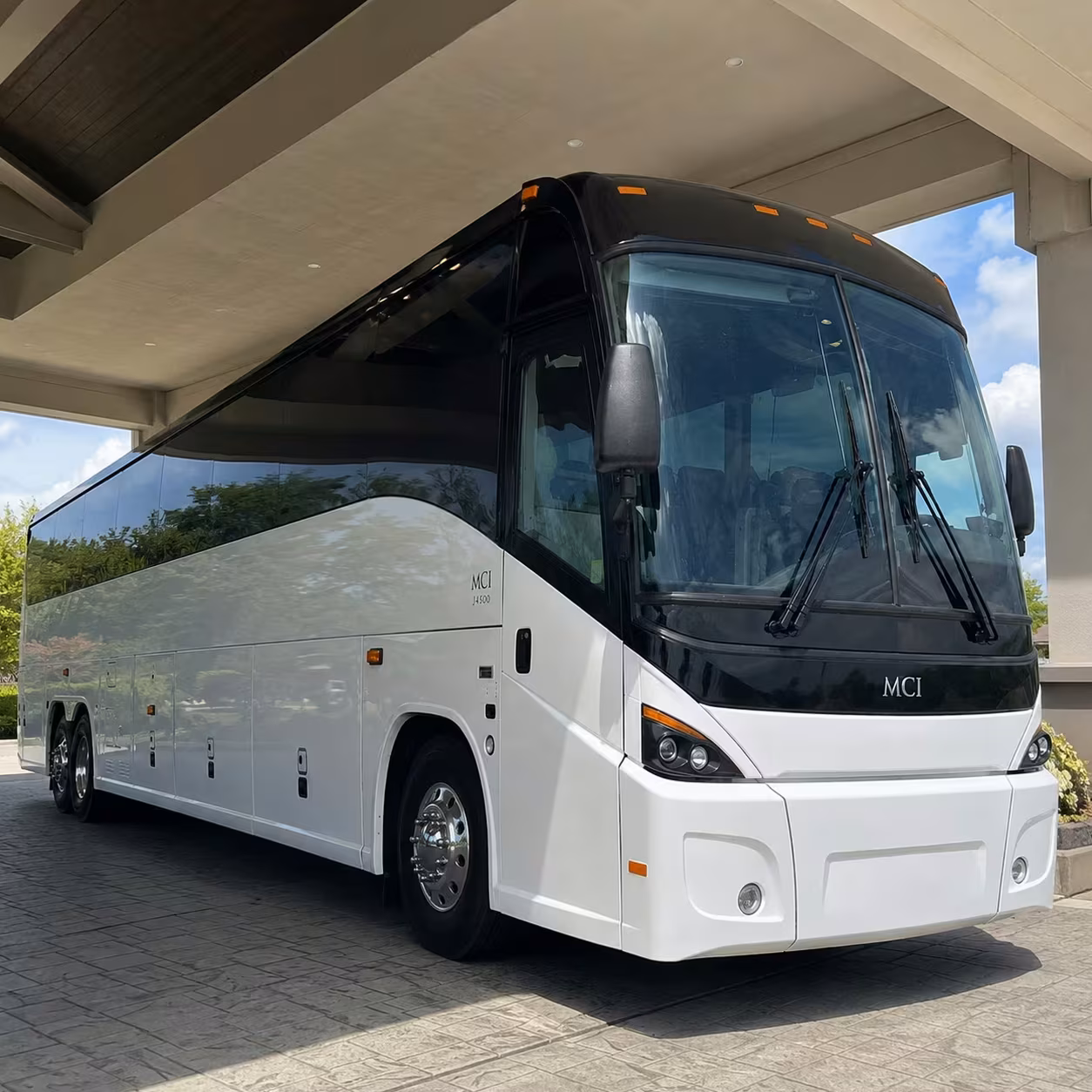 daily commuter shuttle buses for downey employees