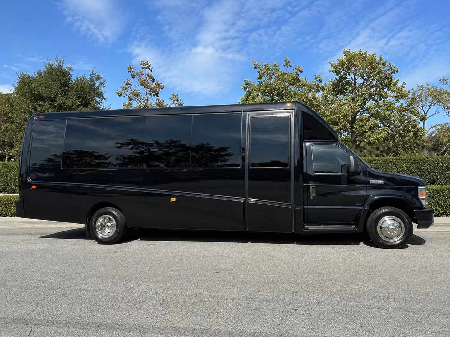 downey 20 passenger minibus rental