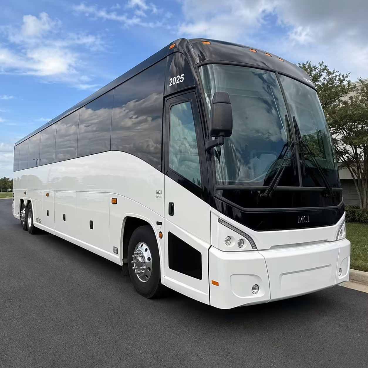 downey employee shuttle buses for worksites and transit hubs